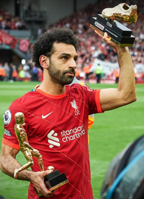 天空体育节目：戴夫&middot;琼斯调侃卡拉格引发的趣谈与赛况聚焦