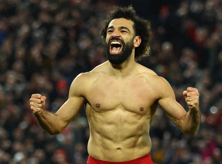 天空体育节目：戴夫&middot;琼斯调侃卡拉格引发的趣谈与赛况聚焦