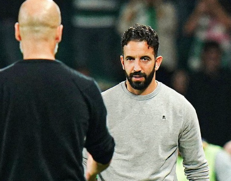 希勒批阿莫林&ldquo;傲慢&rdquo;致败，内维尔赞曼联新星崛起