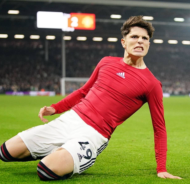 切尔西胜维拉后，加纳乔盛赞队友若昂&middot;佩德罗